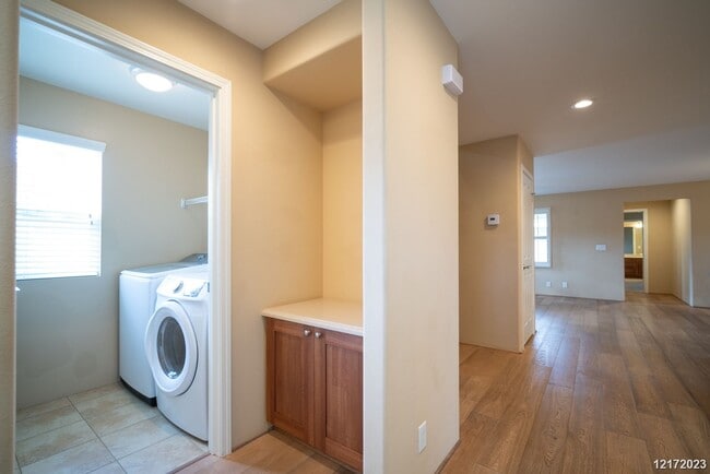 Building Photo - $5,100 / 4br - 1992ft2 - 4 BED 3 BATH HOME...