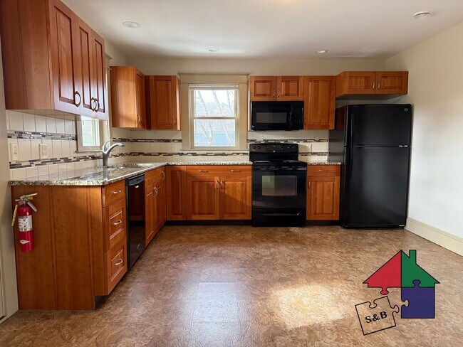 Building Photo - 14 Ayers St