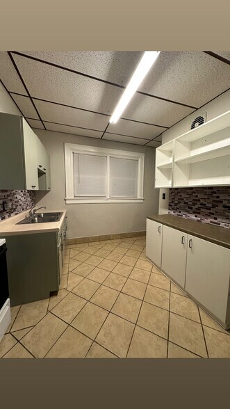 Building Photo - 147 S 9th St