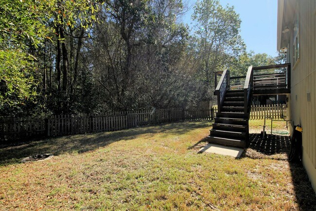 Building Photo - Central Niceville Location
