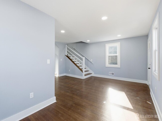 Building Photo - 14 John St