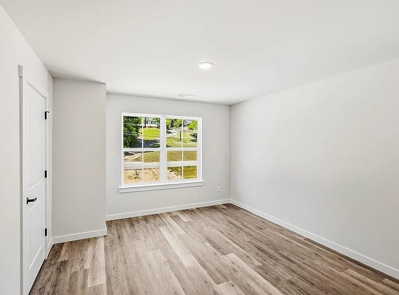Building Photo - 259 Vanderbilt Rd