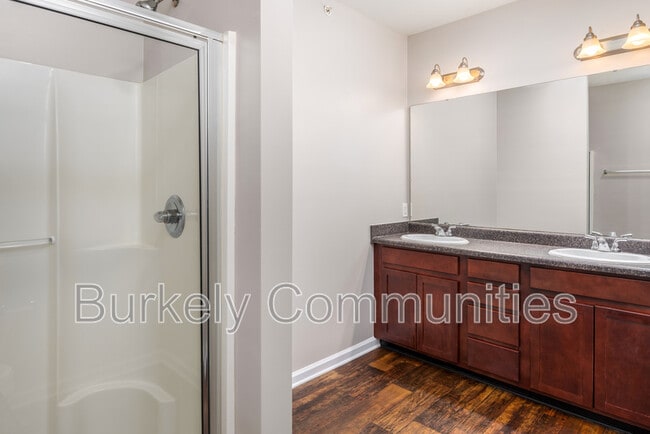 Building Photo - 104 Thornton Ct