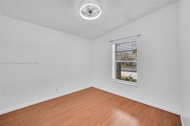 Building Photo - 616 Woodgate Cir