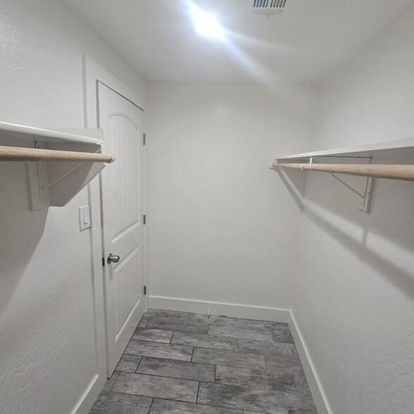 Building Photo - 7132 W Almeria Rd