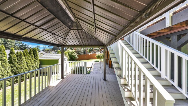 Building Photo - 6127 Parkside Dr