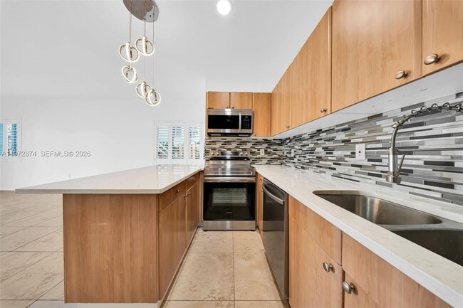 Building Photo - 6905 Bay Dr