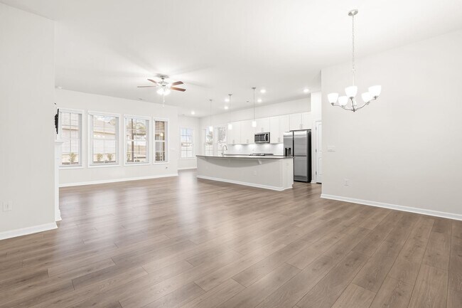 Building Photo - Amazing Durham Location - Easy commute to RTP, Brier Creek