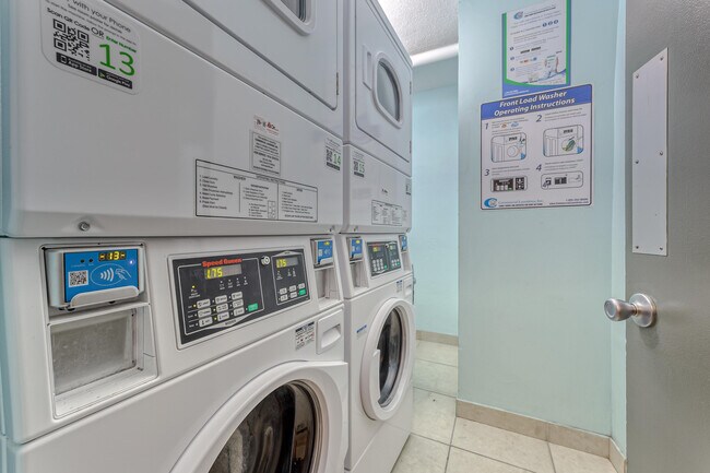 Building Photo - 2900 NE 30th St