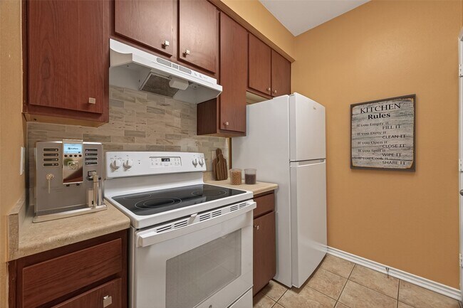 Building Photo - 10053 Westpark Dr