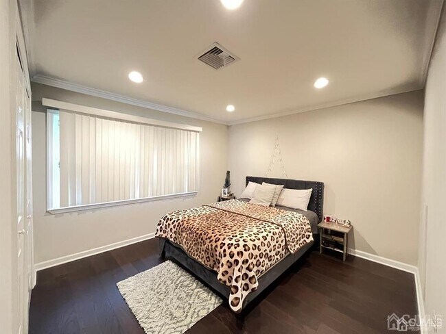 Building Photo - 15 Barnett Pl