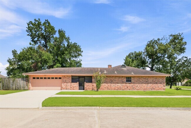 Building Photo - 339 Connaught Way
