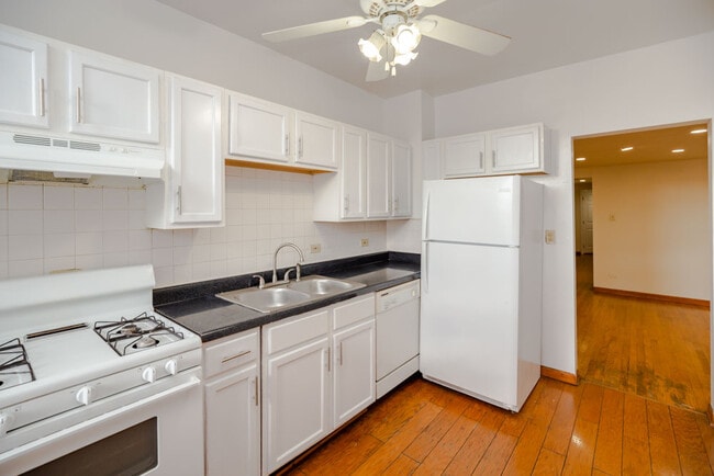 Building Photo - 9424 S Laflin St