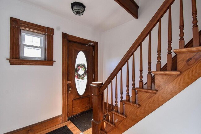 Building Photo - 141 Bourne Ave