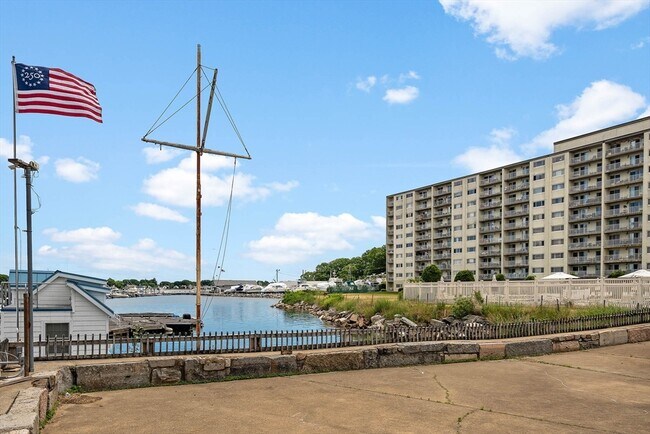 Building Photo - 200 Cove Way