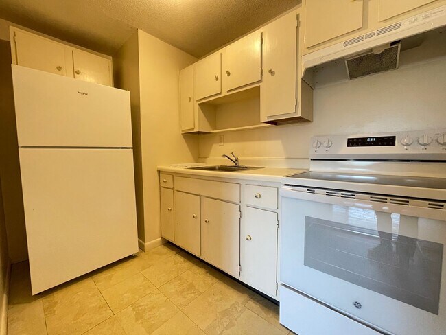 Building Photo - 177 Loudon Rd