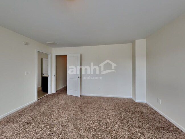 Building Photo - 781 Sonoma Dr SW