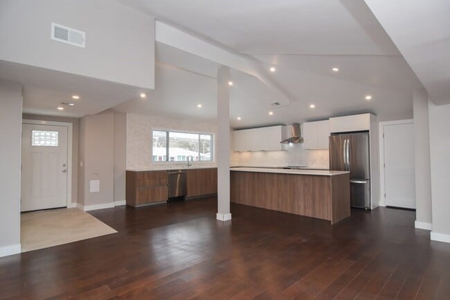 Building Photo - 27 Fenway Dr