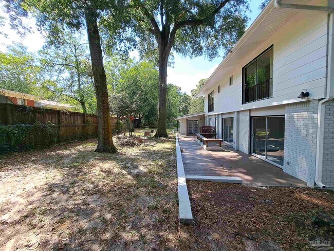 Building Photo - 243 Euclid Rd