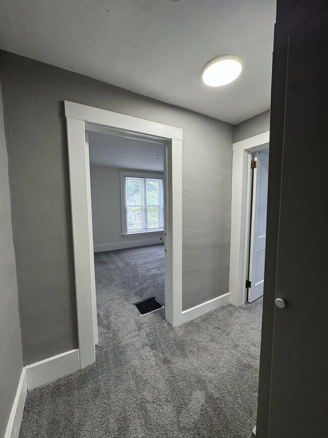Building Photo - 4-Bedroom Near U-M with Bonus Room | Big Yard & Front Porch | On-site Laundry