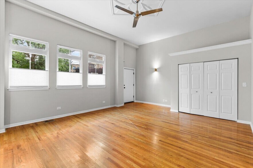 Building Photo - 1614 W Leland Ave