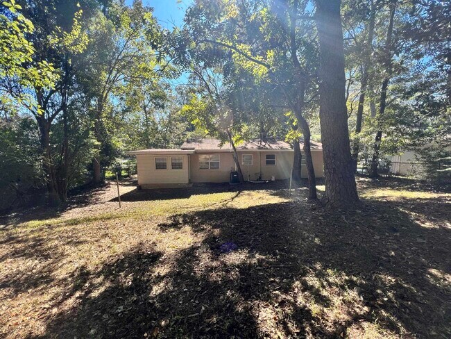 Building Photo - 3422 Miami Dr