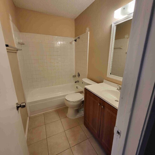 Building Photo - 3414 Colonial Pl
