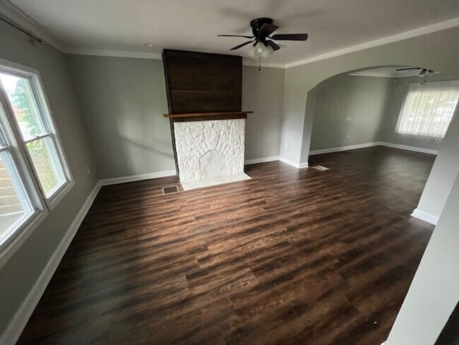 Building Photo - 3 Bedroom in Mt. Vernon!