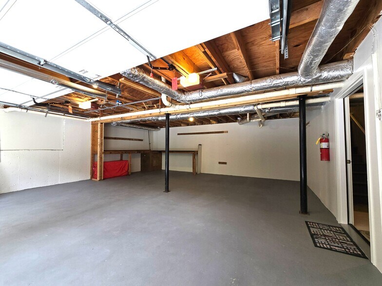 Building Photo - 3125 Sharon Cir