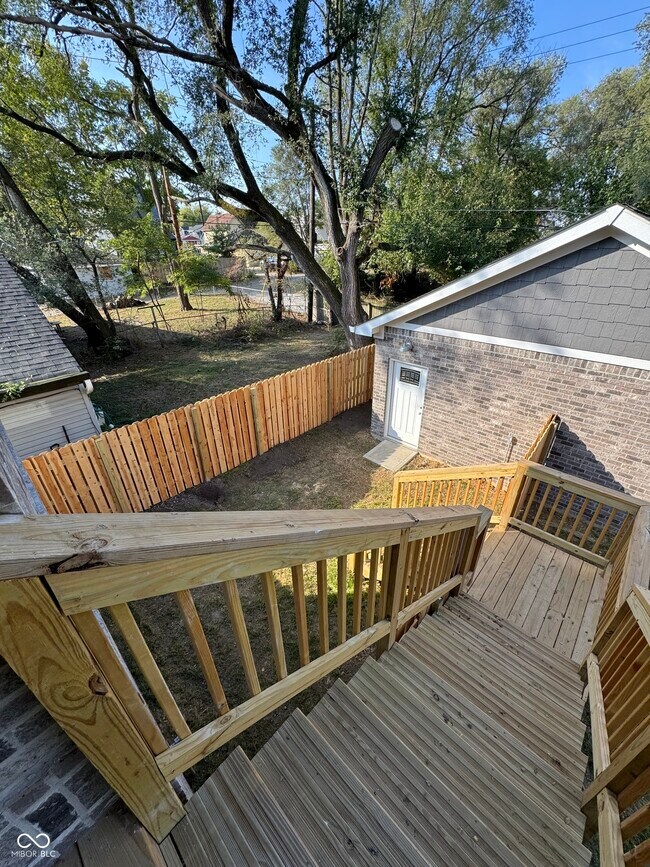 Building Photo - 526 N Elder Ave