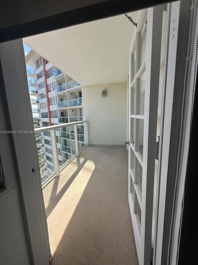 Building Photo - 1351 NE Miami Gardens Dr