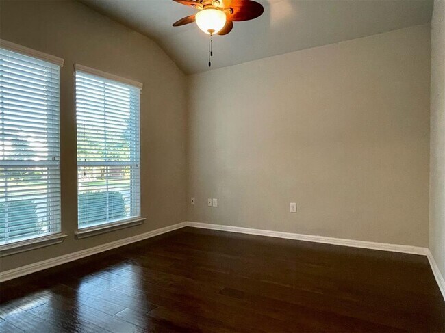 Building Photo - 18320 Friendship Hill Dr