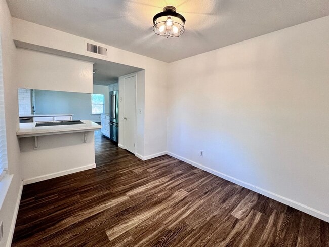 Building Photo - $2,495 Shepherd & Maple, 3 Bedroom 3 full ...