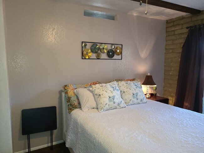 Building Photo - Cottonwood Area/ One-time leasing