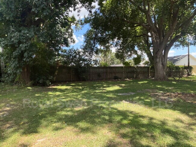 Building Photo - 3812 Dovehollow Dr