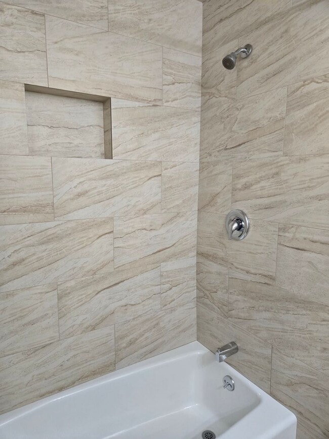 Building Photo - Completely Upgraded 2 bedroom Condo in Riverside