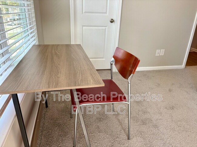 Building Photo - 194 Spencer Cir