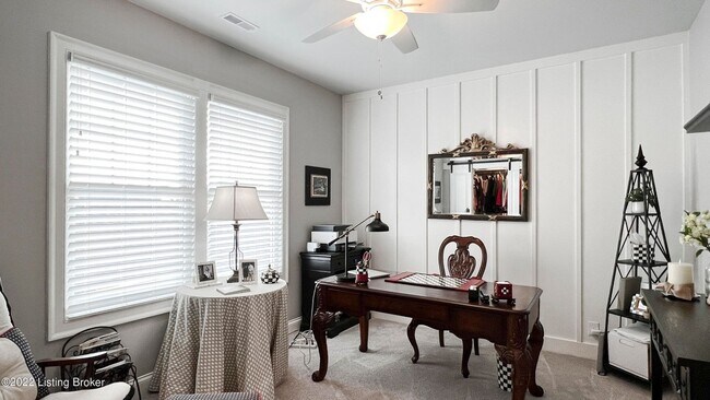 Building Photo - Enviable 4 bedroom and 3.5 bath home with 3 car garage available in North Commons