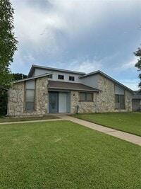 Building Photo - 524 Kristi St