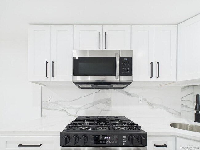 Building Photo - 1770 Pacific St