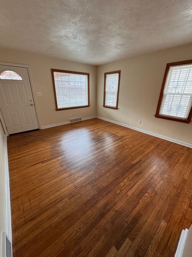 Building Photo - 213 Parkgate Ave