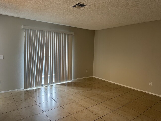 Building Photo - 3 Bed / 2 Bath Apartment Available for rent- East Las Vegas