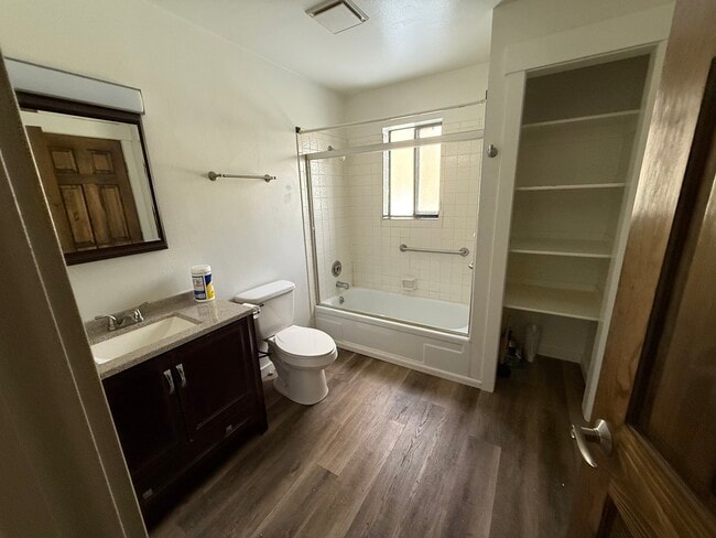 Building Photo - 1210 Avenida Del Sol