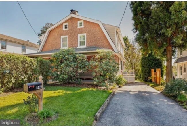 Building Photo - 444 Saint Davids Ave