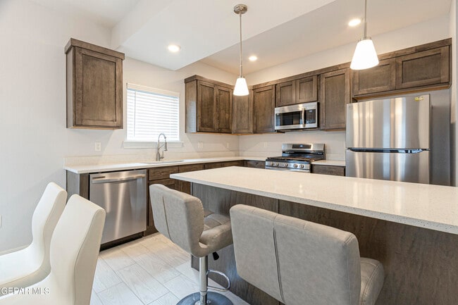 Building Photo - 546 Spanish Oak Dr
