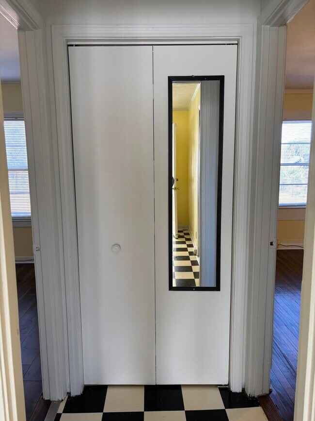 Building Photo - 107 Orange St