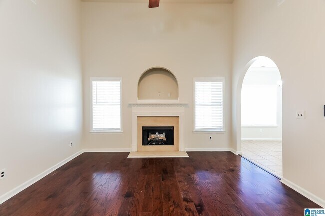 Building Photo - 1043 Kerry Dr