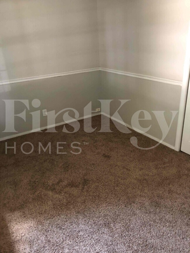 Building Photo - 127 Saugatuck Rd