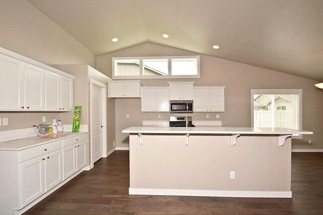 Building Photo - Single Level 3 Bedroom 3 Bathroom Home in South Meridian