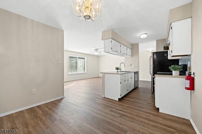 Building Photo - 62 Eton Way